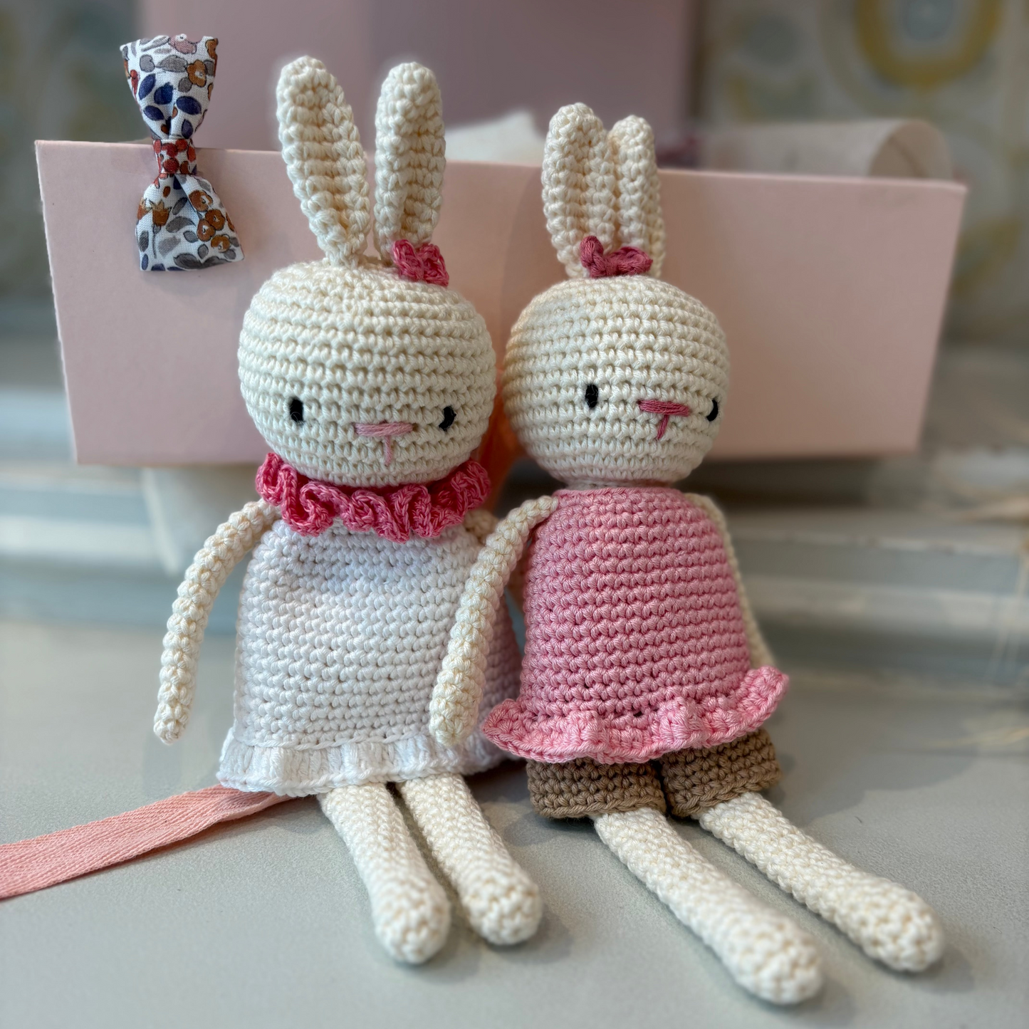 Doudou lapin crochet rose les enfantines