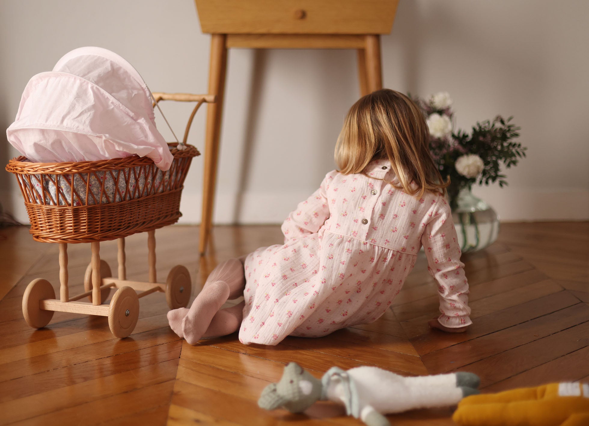 Soldes vêtements pour enfants à paris de la naissance à 8 ans, vêtements filles, pantalons garçons, gigoteuses, coffrets naissance, cadeaux personnalisés