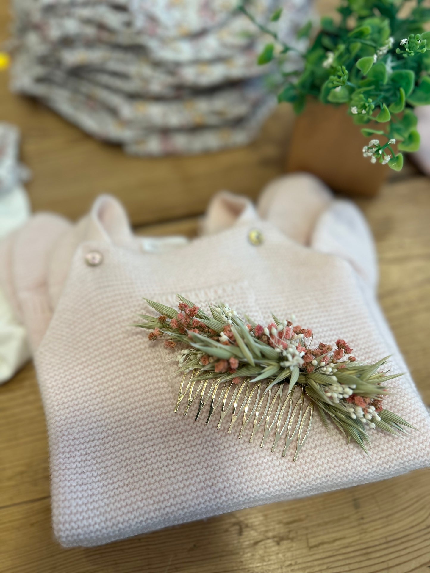 Peigne pour cheveux avec fleurs séchées Les Enfantines