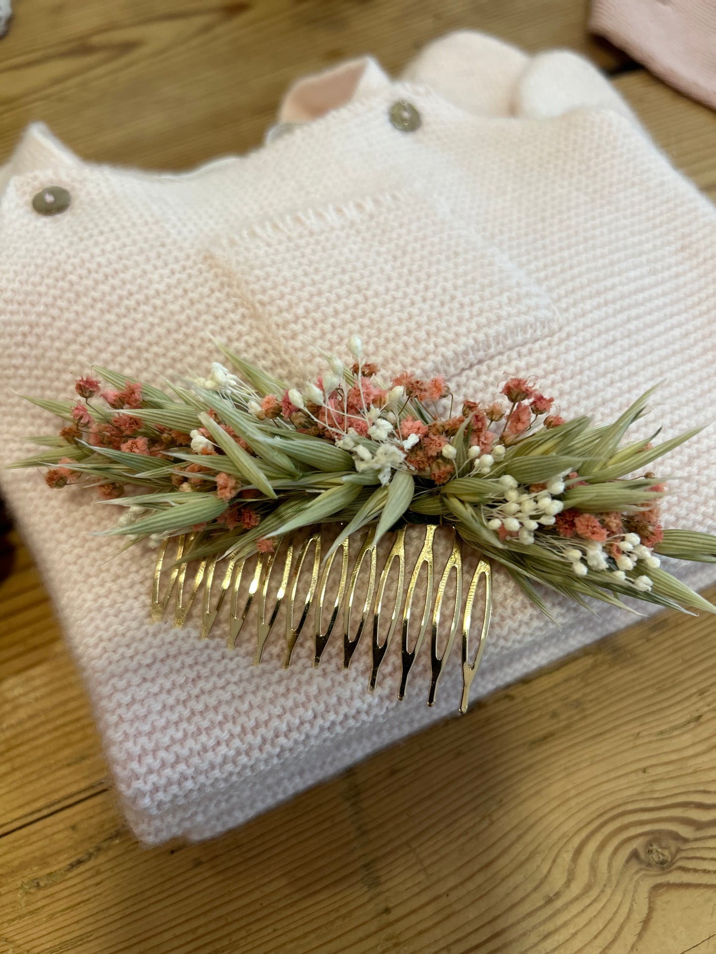 Peigne pour cheveux avec fleurs séchées Les Enfantines