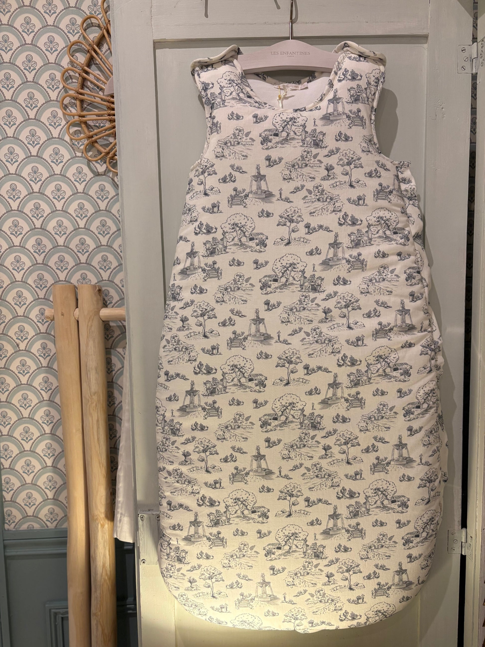 Gigoteuse T2 mouton à la maison Les Enfantines