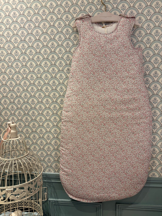 Gigoteuse T2 mouton à la maison