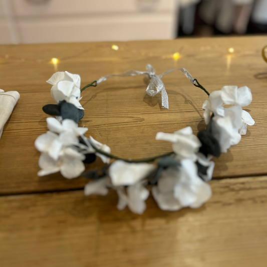 Couronnes de fleurs séchées grises et blanches Les Enfantines
