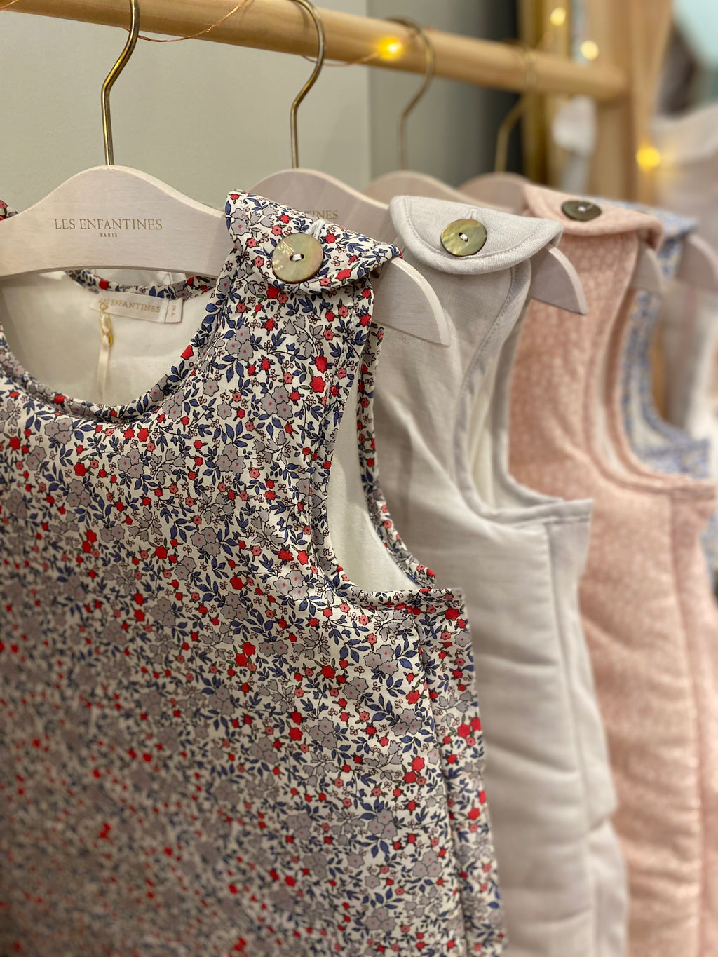 Gigoteuse fleurs bleues les enfantines